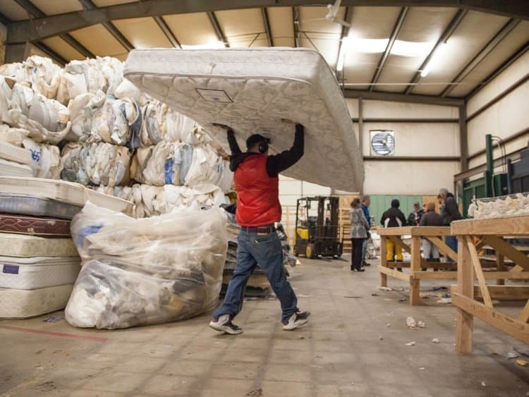 drop-off-your-mattress-at-recycling-center-memphis