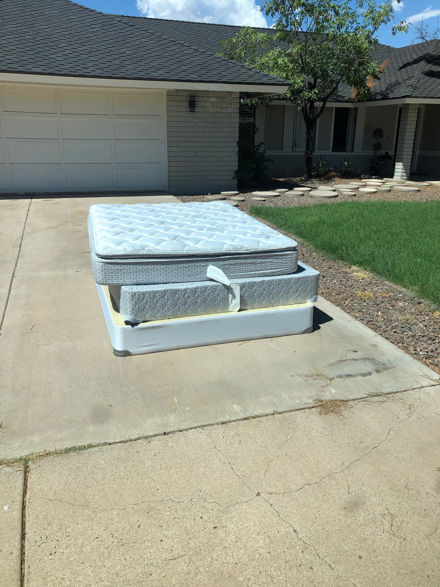 Mattress pickup service in Chicago